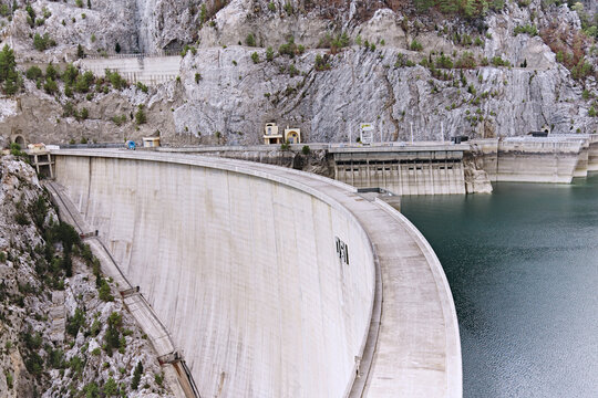 Betonkanal Bilder – Durchsuchen 16,043 Archivfotos, Vektorgrafiken und ...