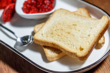 Mermelada de pitaya roja con pan tostado fruta exotica de Mexico de nopal cactus