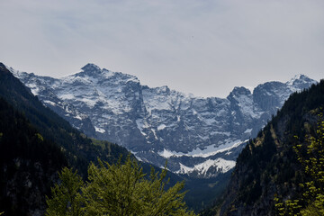 Fototapeta na wymiar Kanton Glarus in der Schweiz im Mai 2020