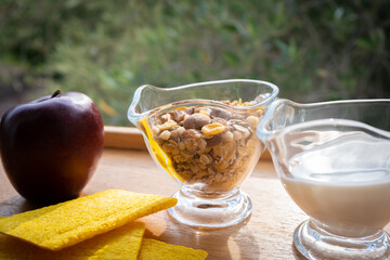 desayuno integral comida sana manzana leche y cereales integrales