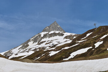 Fototapeta na wymiar Oberalp Pass in der Schweiz im Mai 2020