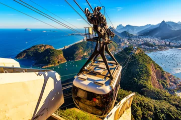 Vlies Fototapete Rio de Janeiro Seilbahn auf den Zuckerhut mit Blick auf die Christus-Erlöser-Statue im Berg Corcovado, Rio de Janeiro - Brasilien