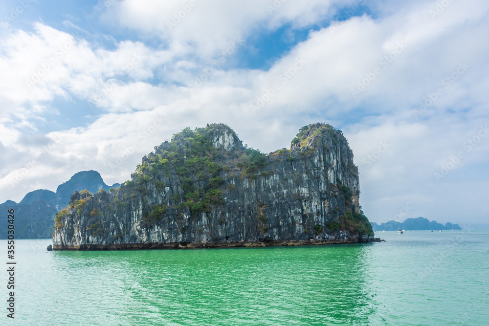 Wall mural beautiful landscape of ha long bay, vietnam