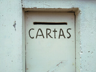 Letters (written in spanish). Mailbox