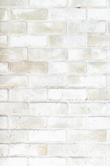 白色に塗装したレンガ壁