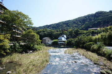 川