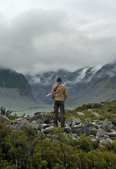 Obraz premium A man walking inside Mount Cook National Park in New Zealand