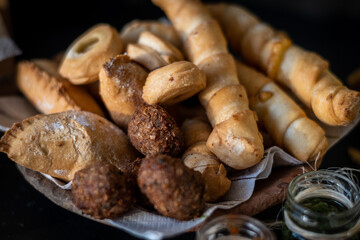 Empanadas, Deditos, chocolate y leche, comida frita