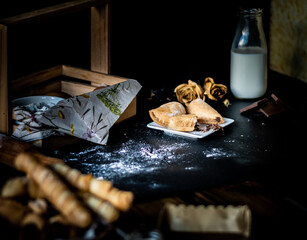 Empanadas, Deditos, chocolate y leche, comida frita