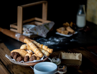 Empanadas, Deditos, chocolate y leche, comida frita