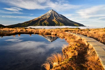 Deurstickers Fuji Mt. Taranaki reflection in Pouakai Pool, New Zealand