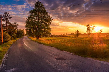asfaltowa droga o wschodzie słońca © Henryk Niestrój