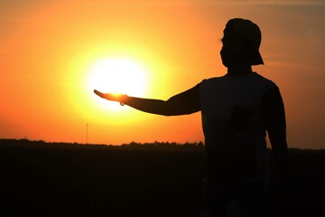 Obraz na płótnie Canvas silhouette of a man in sunset