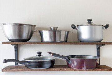 鍋と食器　Group photo of tableware and cookware