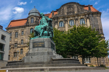 Fototapeta na wymiar Otto von Guericke Denkmal in Magdeburg, Deutschland 