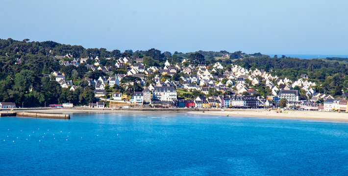 Crozon-Morgat. Morgat vu depuis la Pointe des Menhirs. Finist&egrave;re. Bretagne