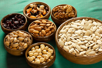 mixed nuts and dried fruits