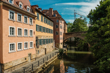 Fototapeta na wymiar Die Pegnitz fließt durch die Altstadt von Bamberg