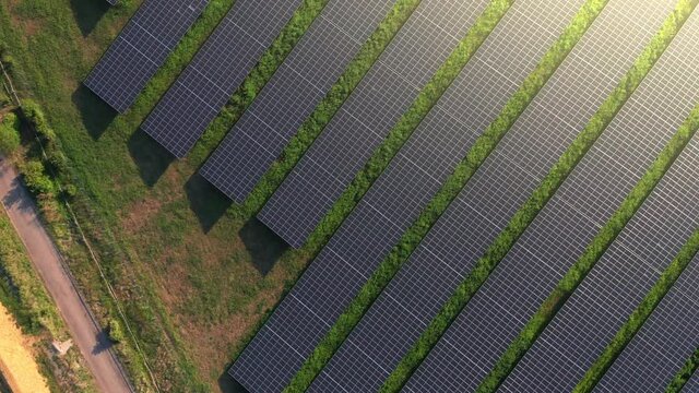 Photovoltaik-Freifl&auml;chenanlage Aerial 01 mit Flare