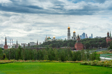 Fototapeta na wymiar Summer view of the Moscow Kremlin from the Zaryadye park.