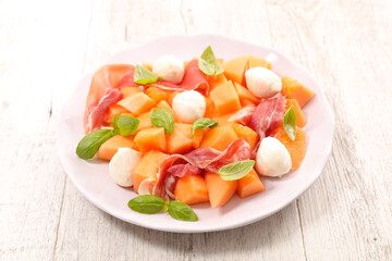 melon with mozzarella, ham and basil