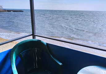 Вид с балкона эллингов в Феодосии на пляж и морские дали 