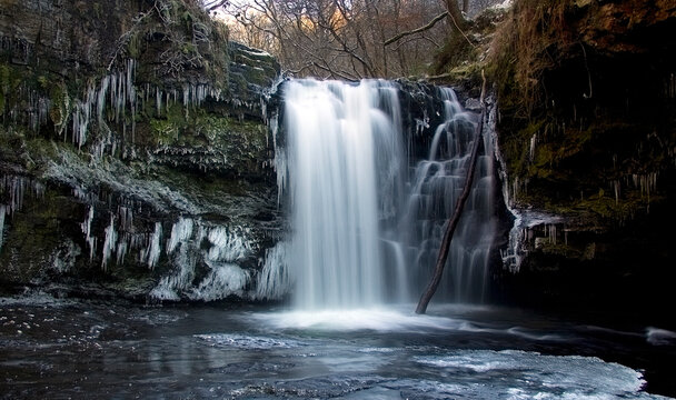 Sgwd Ddwli Isaf in winter