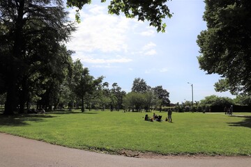 Le parc des Lilattes &agrave; Bourgoin, grand espace vert, ville de Bourgoin Jallieu, D&eacute;partement de l'Is&egrave;re, France