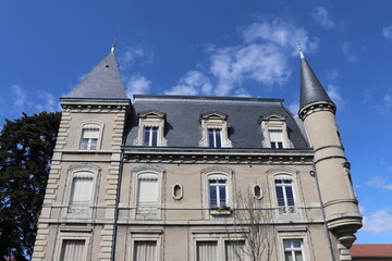 Fototapeta na wymiar Mairie à Bourgoin vue de l'extérieur, ville de Bourgoin Jallieu, Département de l'Isère, France