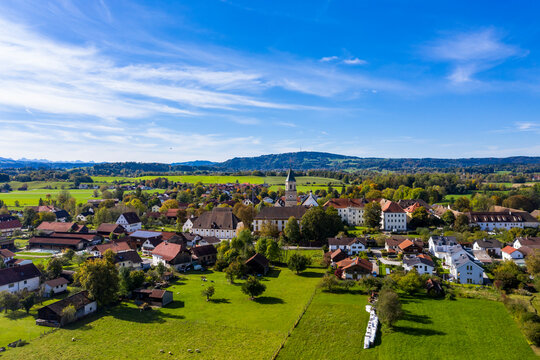 Polling with the parish church of St. Salvator and Heilig Kreuz, former Augustinian canons collegiate church, Upper Bavaria, Bavaria, Germany
