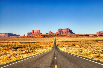 Fototapeta na wymiar Road to Monument Valley during a Sunny Day, Border of Utah and Arizona