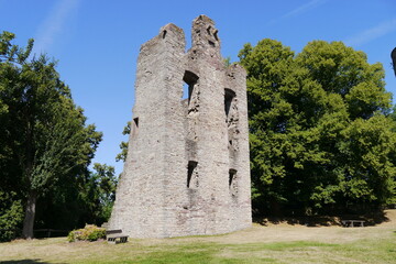 Fototapeta na wymiar Ruine Krukenburg in Helmarshausen bei Bad Karlshafen