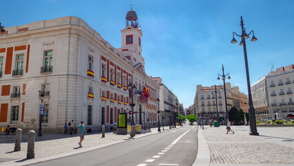 Obraz premium MADRID, SPAIN ,JUNE 05, 2020 : IMAGE OF THE MAJOR STREET OF MADRID FROM SOL SQUARE