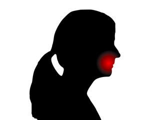 Ausschnitt Frau mit Zahnschmerzen