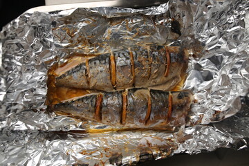 Cooked mackerel. Oven-baked fish. Baked fish in foil. Mackerel cooked with lemon and spices.
