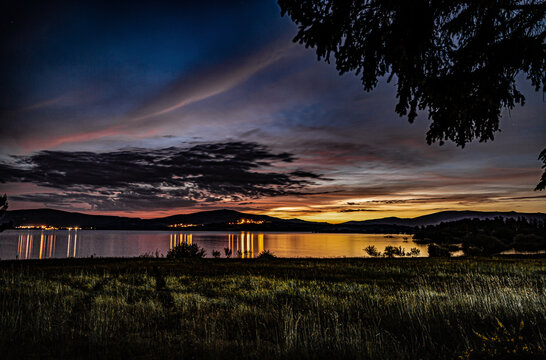 Anochecer en el embalse del Ebro.