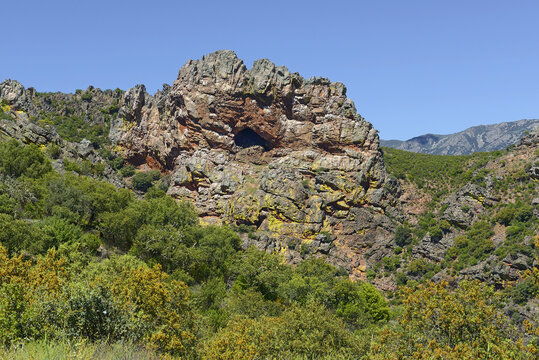 Estrecho de la Pena Amarilla, a fluvial defile produced by the embedding of the Jariguela stream in the strata Armorican Quartziete of the sierra Palomera, Significant geological locality, Spain