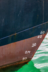Ship's hull draft (draught) markings