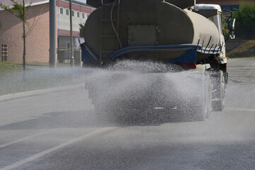 sprinkler truck  sprinkling water