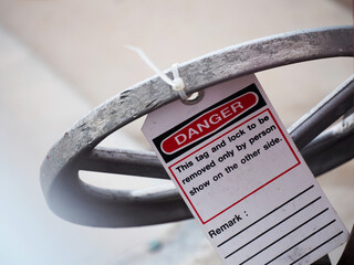 gas process valve isolation lock out tag out,Lock closed,Lock open.