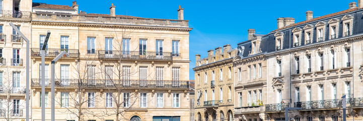 Obraz premium Bordeaux, beautiful french city, typical buildings in the center 