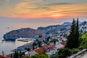 Fototapeta premium Sightseeing of Croatia. Beautiful sunset view of Dubrovnik old town, Croatia