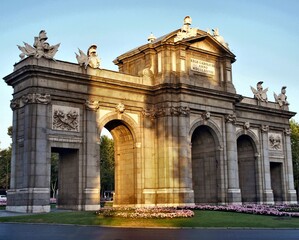 Obraz premium Łuk Triumfalny w Madrycie w dzień