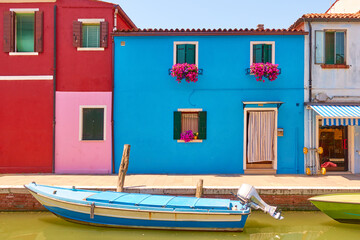 Fototapeta na wymiar Canal with boats and colorful houses in Burano in Venice