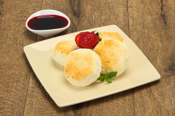 Curd pancakes with jam and stravberry