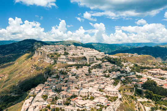Gerace, uno dei borghi pi&ugrave; belli d'Italia, in Calabria