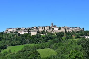 Le village de Puycelsi dans le Tarn