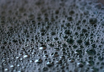 Seifenbl&auml;schen auf der Wasseroberfl&auml;che