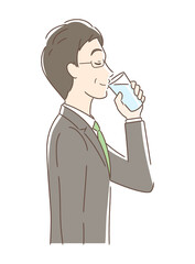 コップの水を飲む男性の横顔