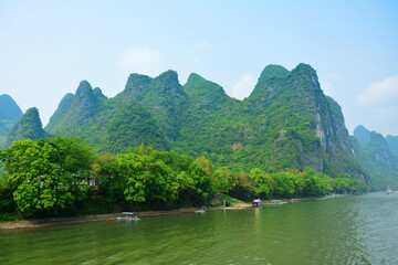 Fototapeta na wymiar Li River and green mountain in Guilin